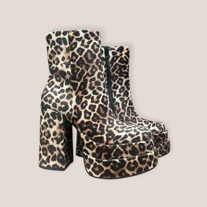 Steve Madden COBRA Leopard Platform Boots | NEW | Size 8 | NWB LIMITED EDITION